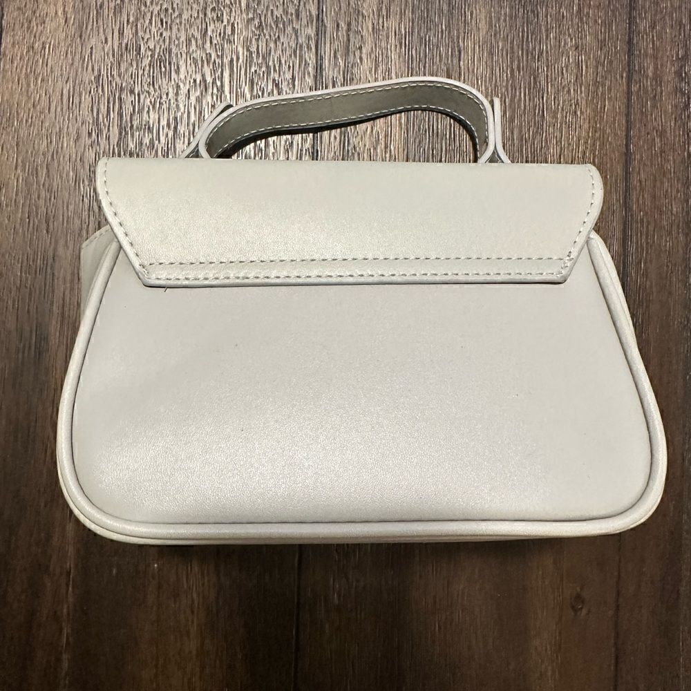 Bella Russo Handbag/Crossbody NWT - Picture 2 of 4